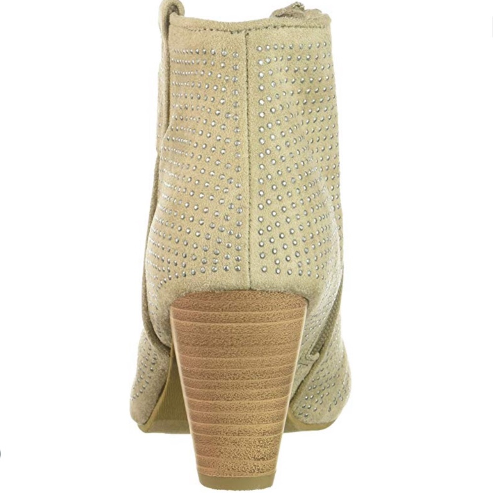 NIB Worth The Wait Tiny Studs Chic Ankle Bootie - Picture 7 of 7